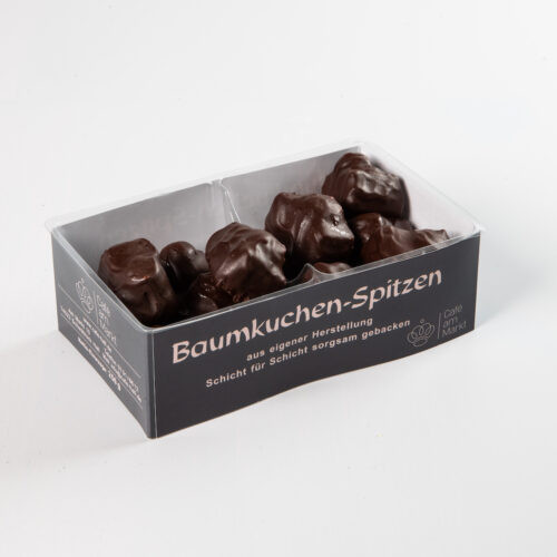 Zu sehen ist eine oben offene Schachtel mit Baumkuchen-Spitzen mit Cointreau.