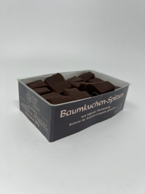 Hier sieht man eine oben offene Schachtel mit Baumkuchen-Spitzen